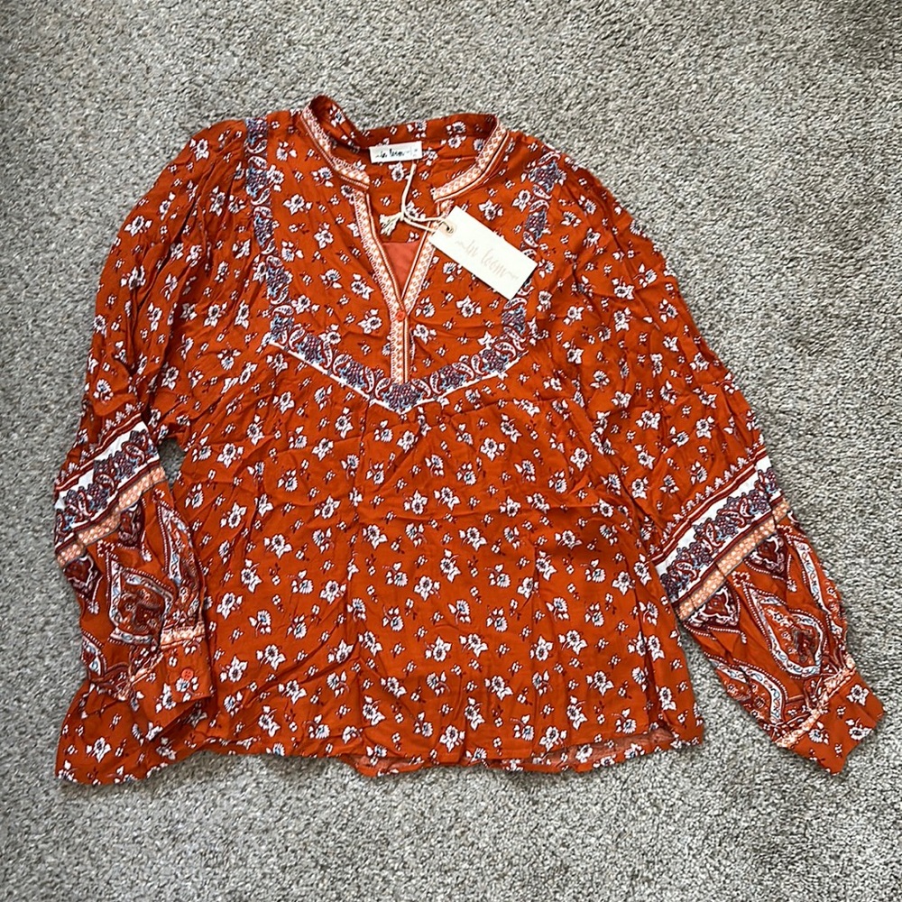 Boutique top. size M. NWT.